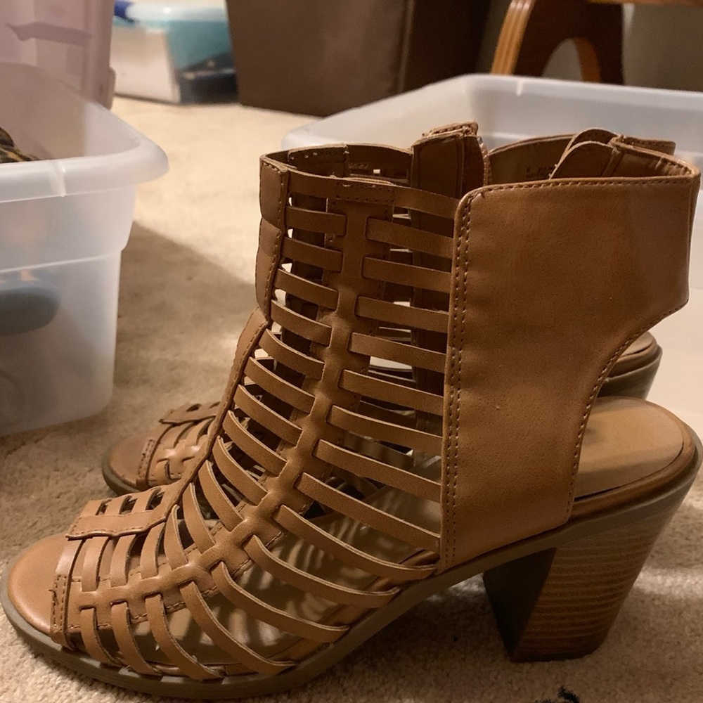 Tan heels